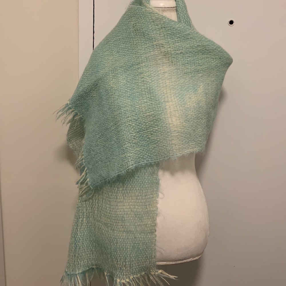 Beautiful scarf - Picture 2 of 3